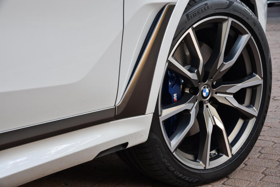 Колеса BMW X7 M50d (G07) 2019 года  (ZA) (фото 18 из 26)